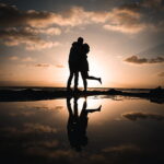 HD-wallpaper-silhouettes-couple-hugs-kiss-sunset-dark-thumbnail
